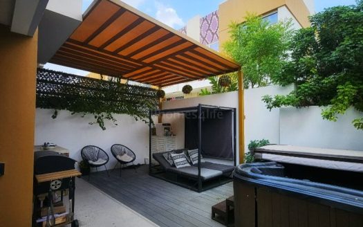 Corner Unit | Fully Furnished | 4 Cheques