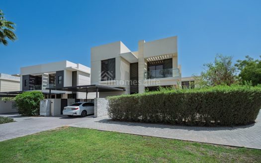 Corner Plot | Fully upgraded | Private Pool